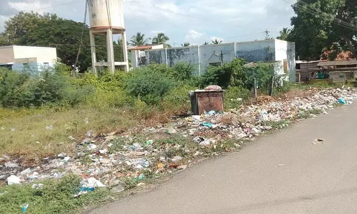 குப்பைகளால் சுகாதாரக்கேடு குப்பைகளால் சுகாதாரக்கேடு