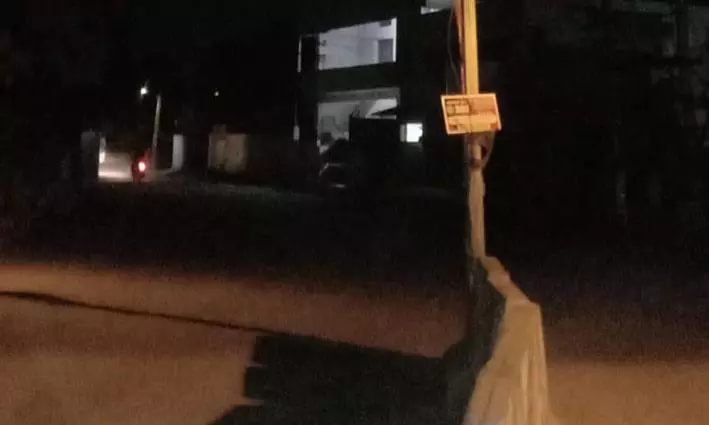 ஒளிராத மின்விளக்குகள்