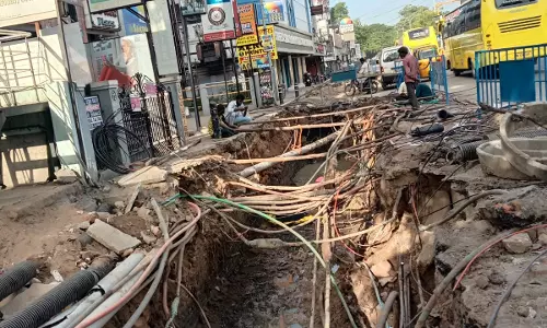 தாமதமாகும் வடிகால்வாய் அமைக்கும் பணி. தாமதமாகும் வடிகால்வாய் அமைக்கும் பணி.
