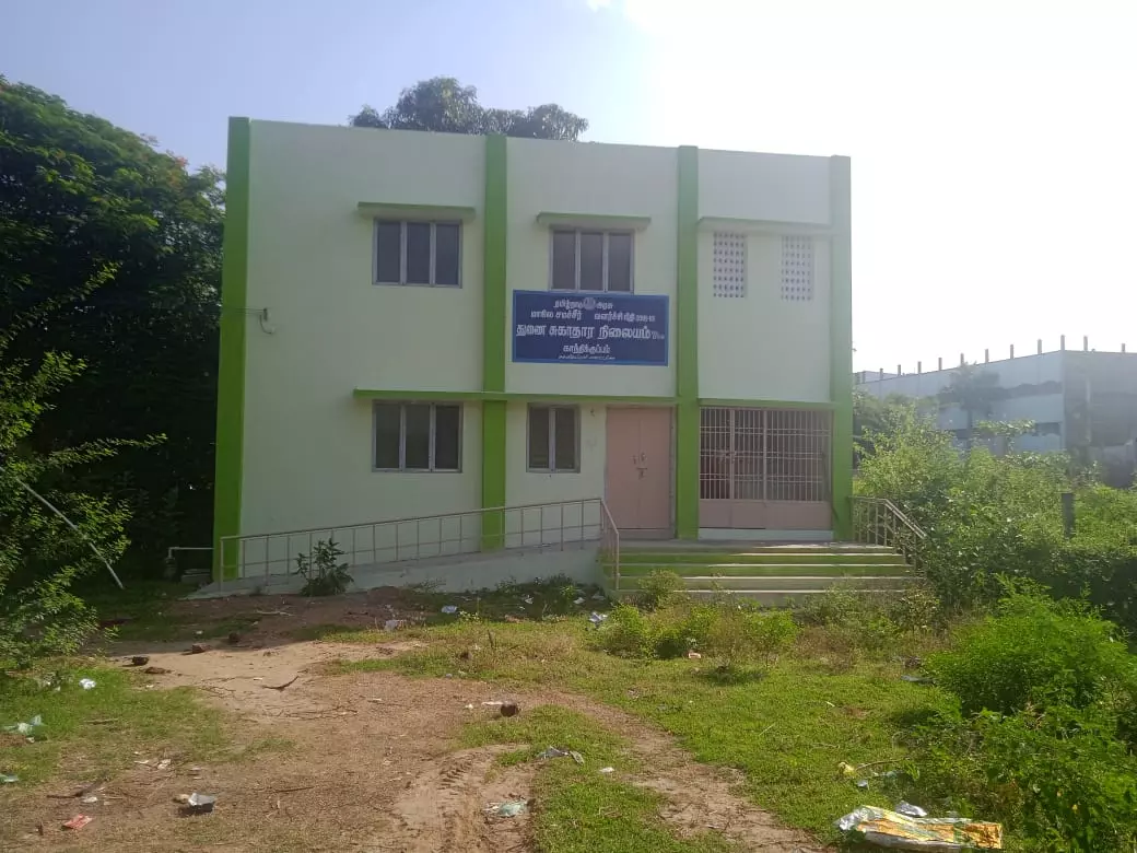 பூட்டியே கிடக்கும் சுகாதார நிலையம் பூட்டியே கிடக்கும் சுகாதார நிலையம்
