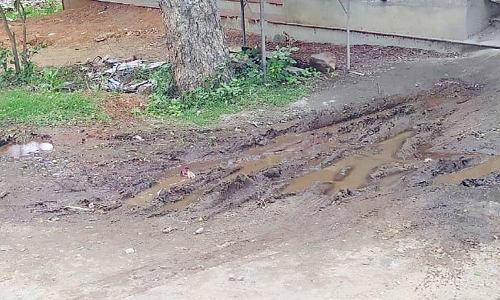 குழாய் உடைப்பால் வீணாகும் குடிநீர்