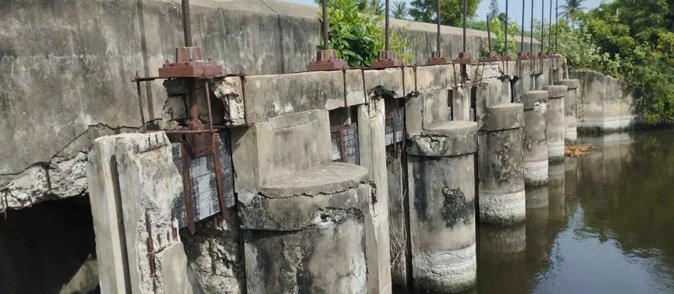 ஆபத்தான ஆற்றுப்பாலம் ஆபத்தான ஆற்றுப்பாலம்