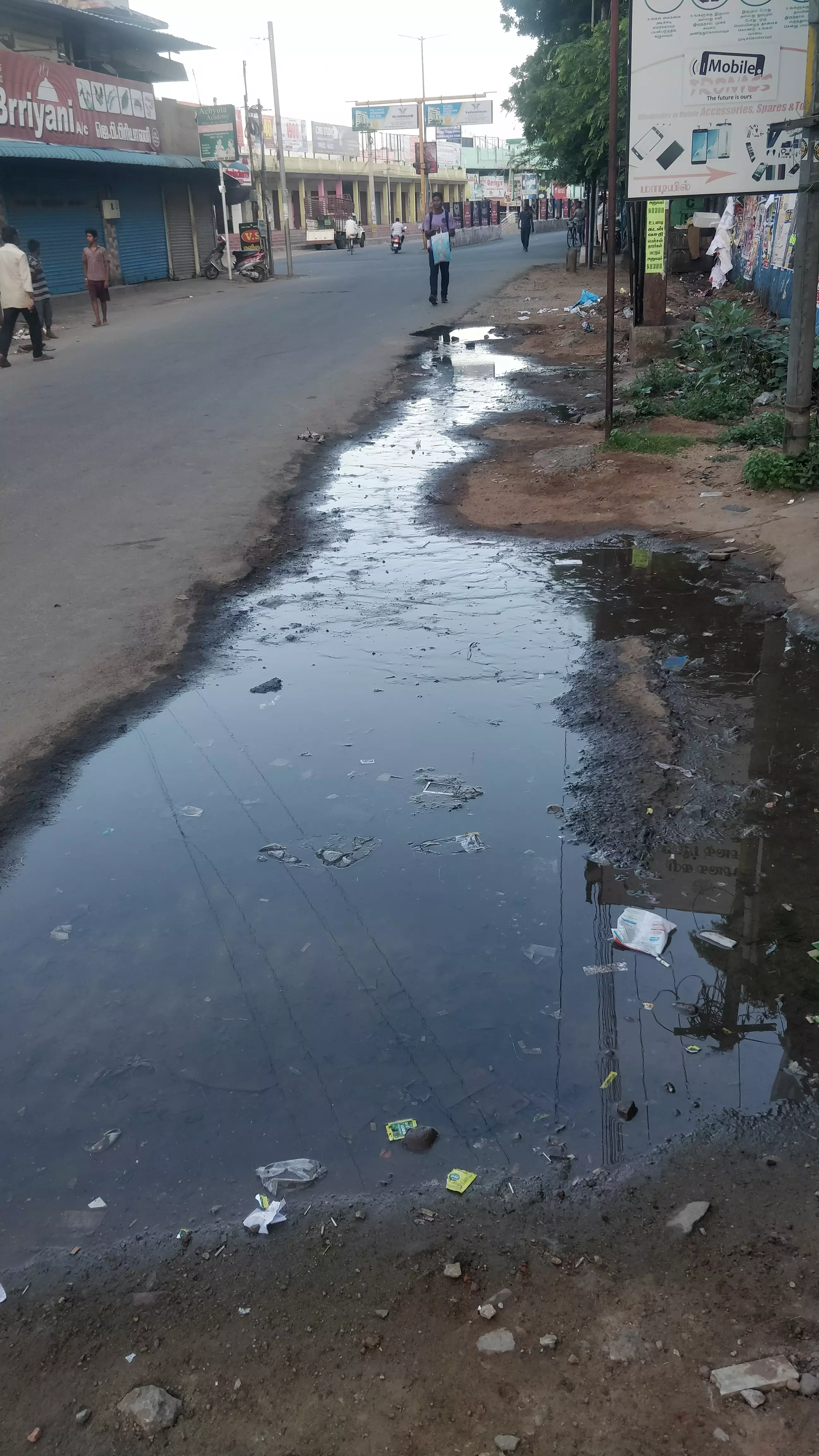 குடிநீர் குழாய் உடைப்பு குடிநீர் குழாய் உடைப்பு