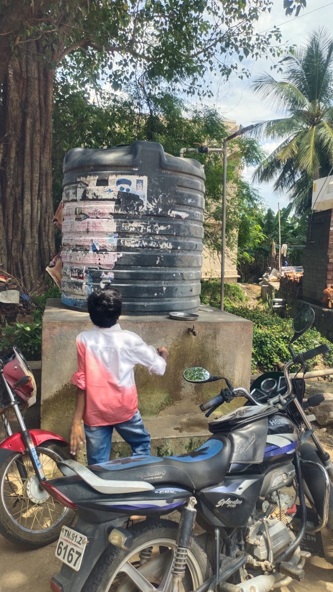 சேதமடைந்த மினிகுடிநீர் தொட்டி