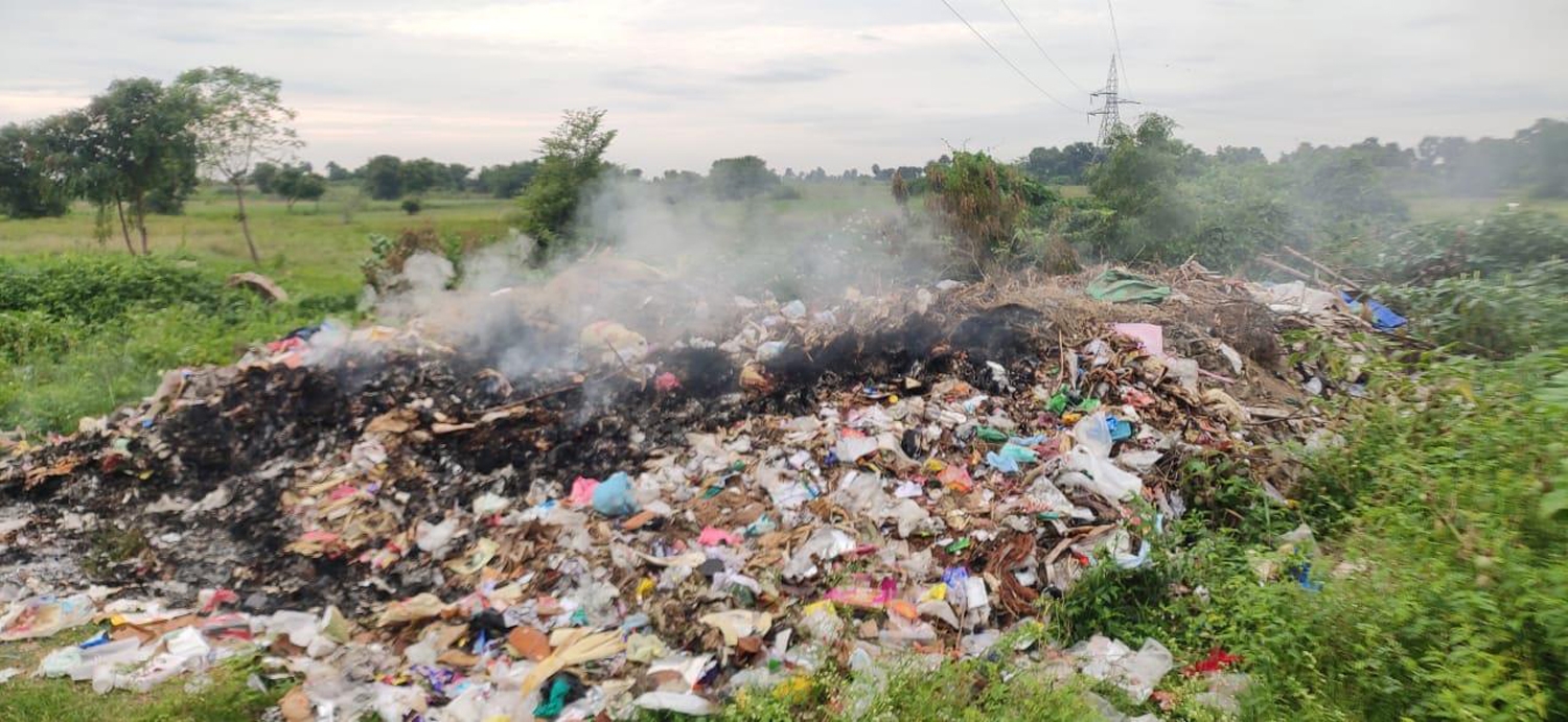 குப்பைகளை எரிக்கும் அவலம் குப்பைகளை எரிக்கும் அவலம்