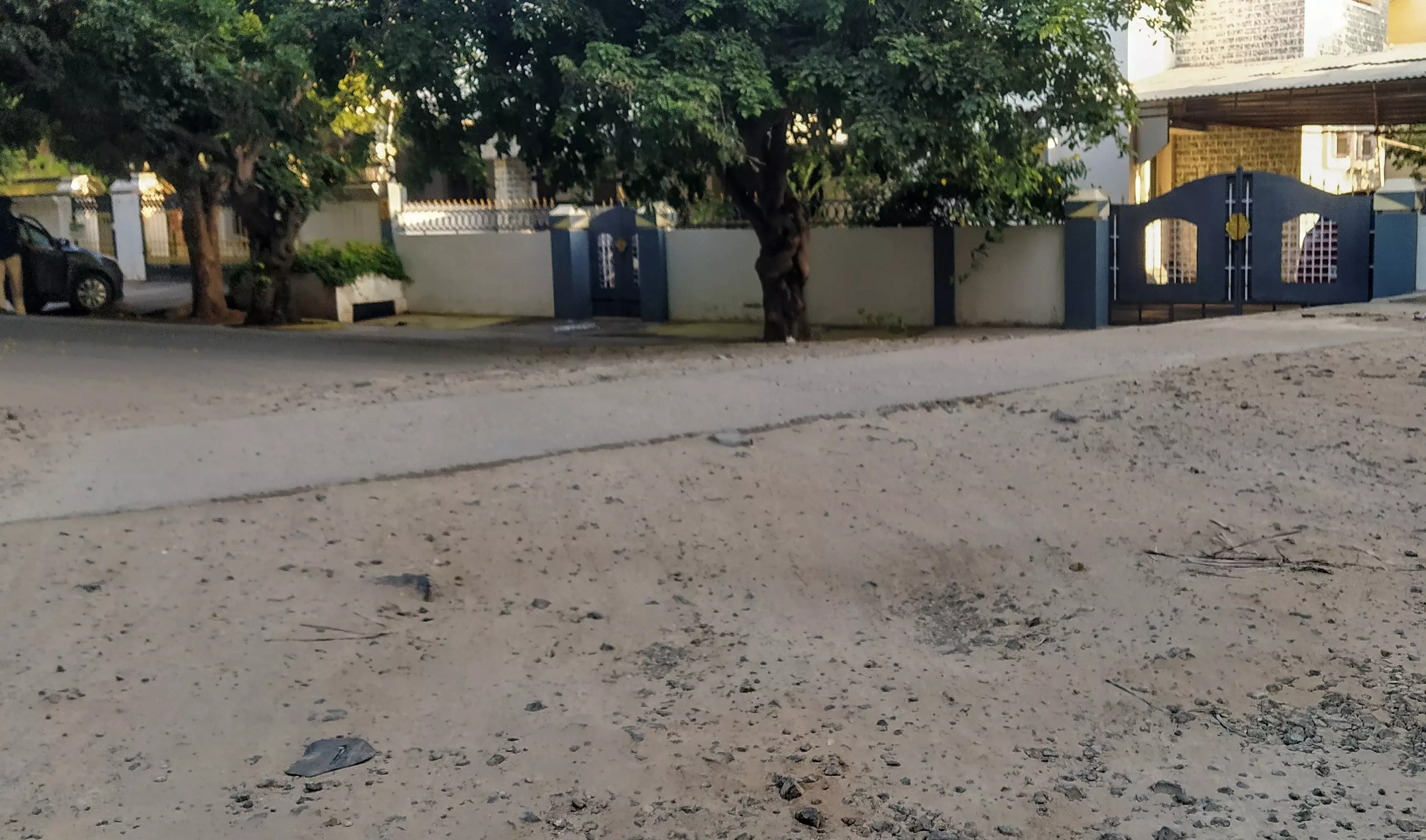 சேதம் அடைந்த சாலை