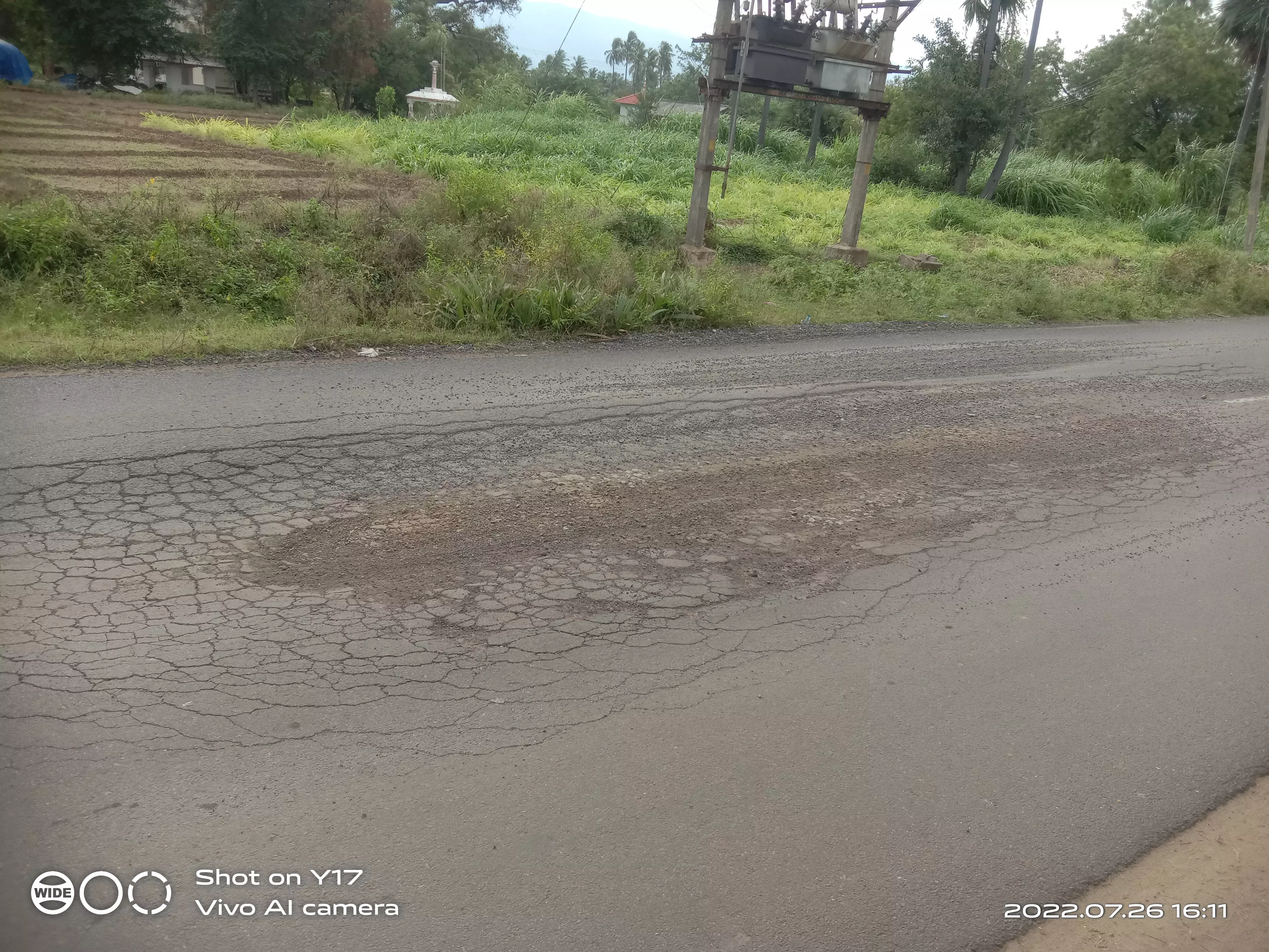 பழுதடைந்த சாலை