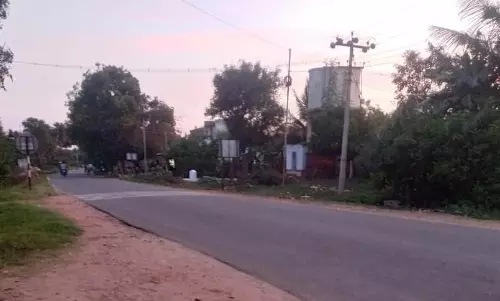 தெருவிளக்கு அமைக்க வேண்டும்