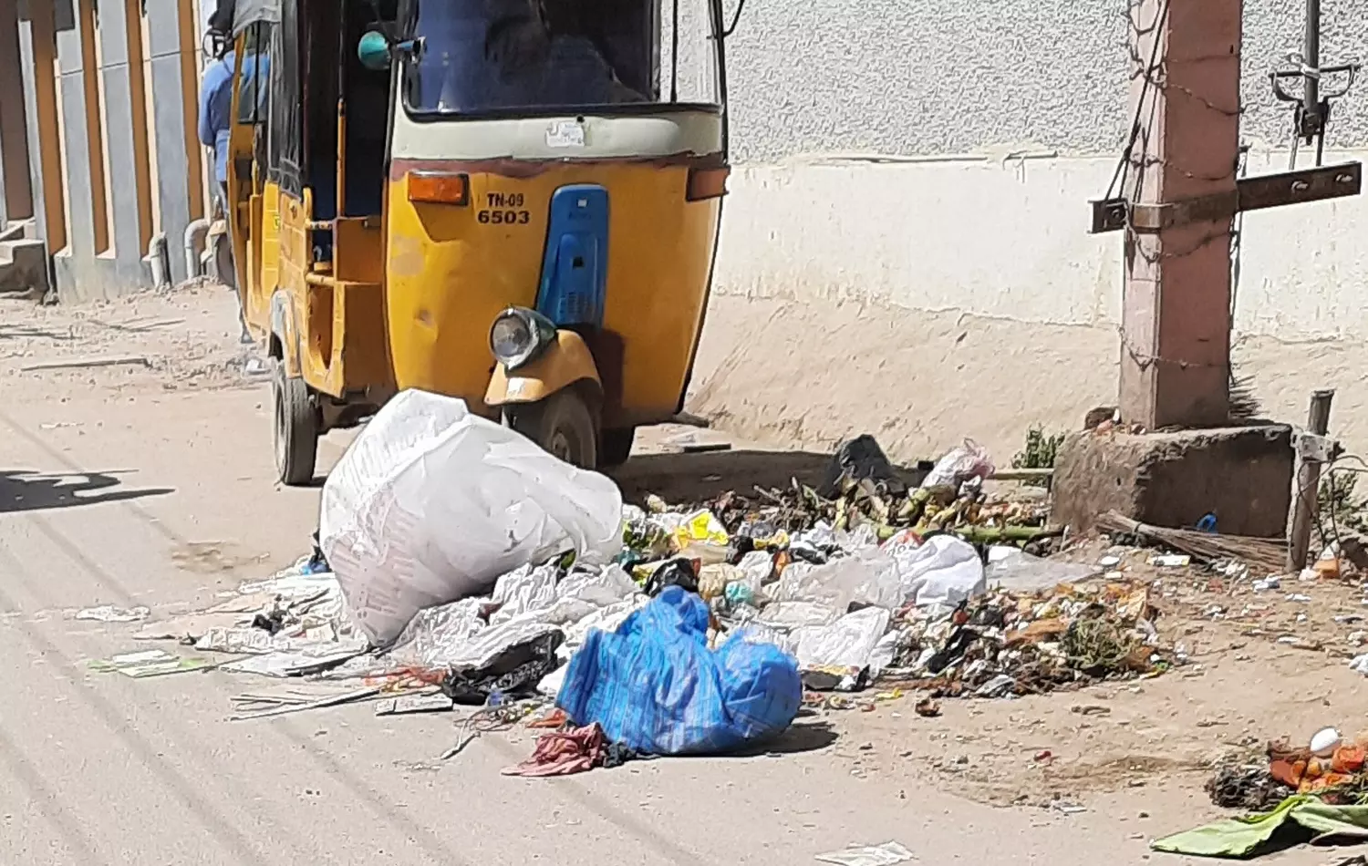 குப்பைகளை அகற்ற வேண்டும்