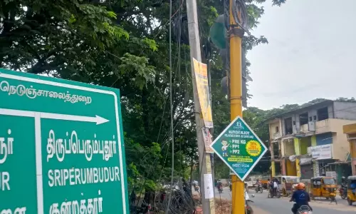 பழுதடைந்த சிக்னல் விளக்குகள் பழுதடைந்த சிக்னல் விளக்குகள்