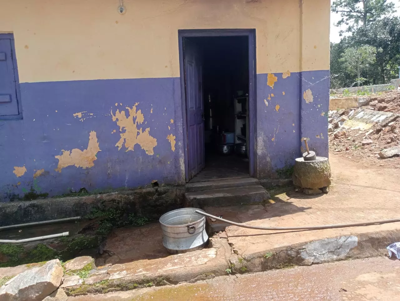 அடிப்படை வசதிகள் இல்லாத அங்கன்வாடி மையம்