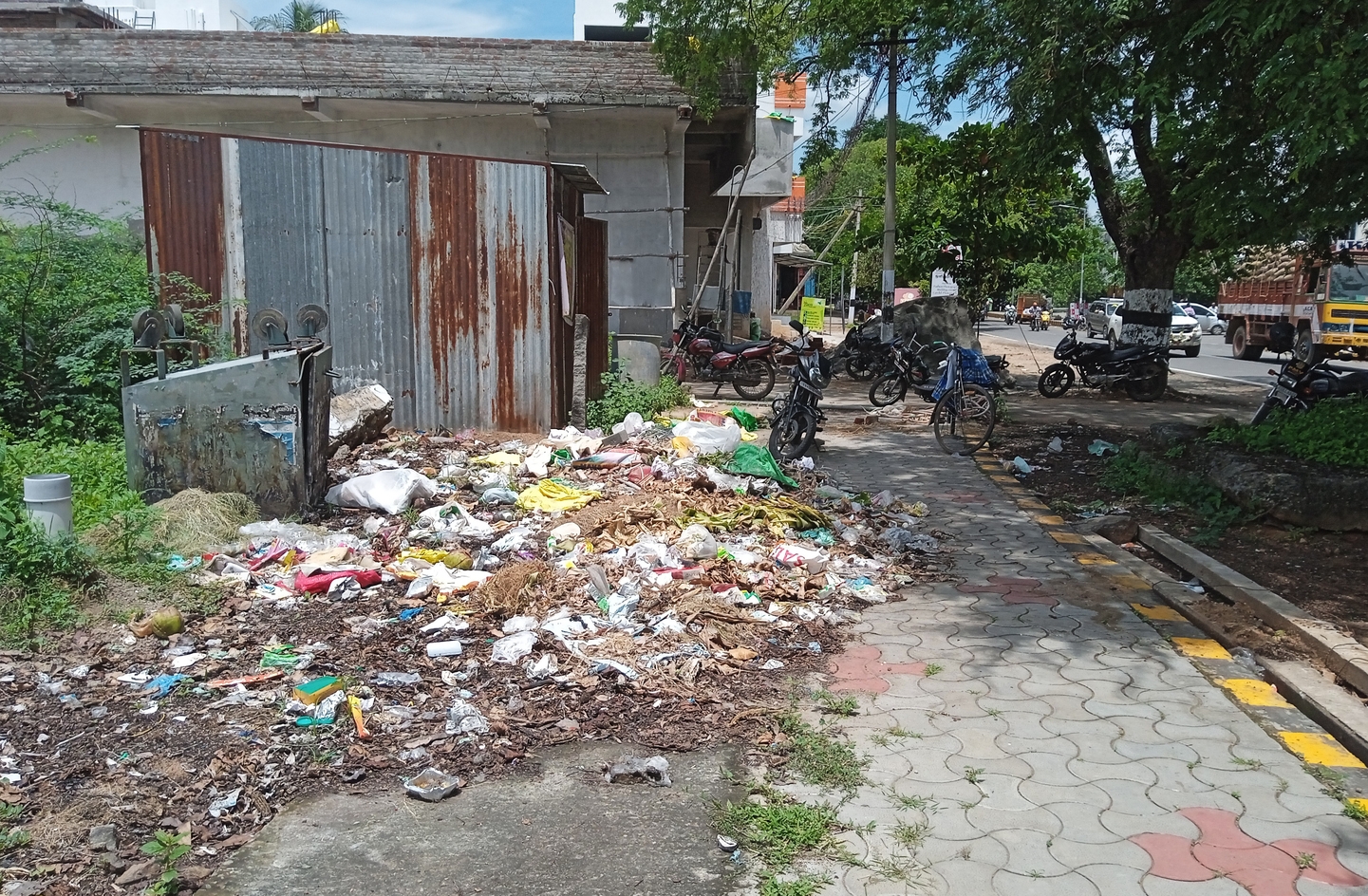 குப்பைகளை முறையாக அகற்ற வேண்டும் குப்பைகளை முறையாக அகற்ற வேண்டும்