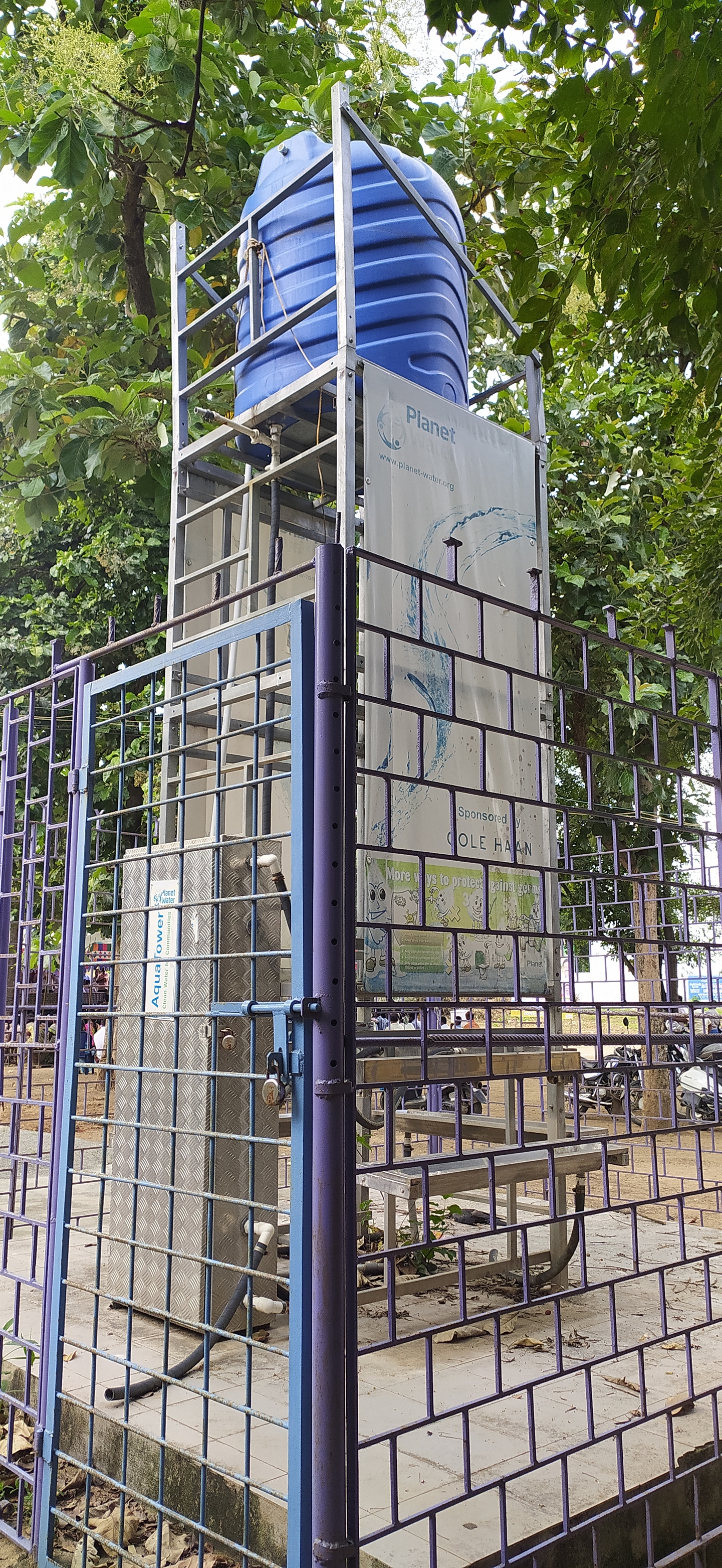 குடிநீர் தொட்டியை சீரமைப்பார்களா?