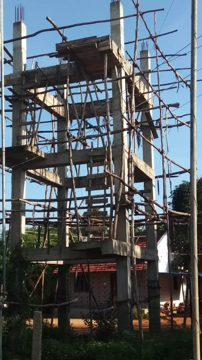 பாதியில் நிற்கும் நீர்த்தேக்க தொட்டி பணி