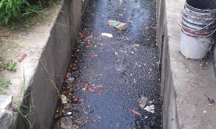 குப்பைகளுடன்கழிவுநீர்