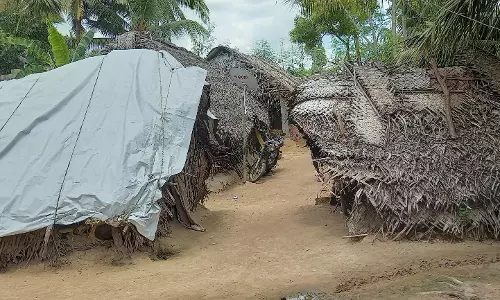 வீடின்றி தவிக்கும் மக்கள் வீடின்றி தவிக்கும் மக்கள்