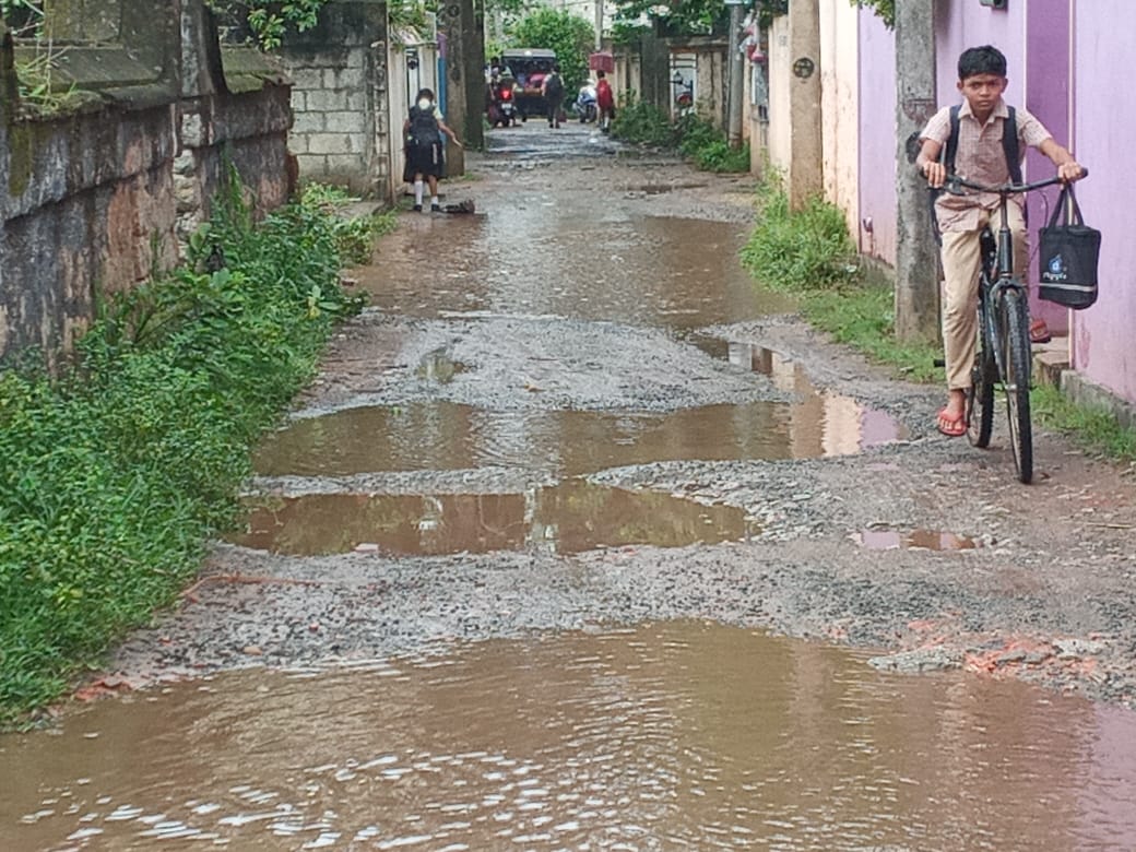 சீரமைக்க வேண்டிய சாலை