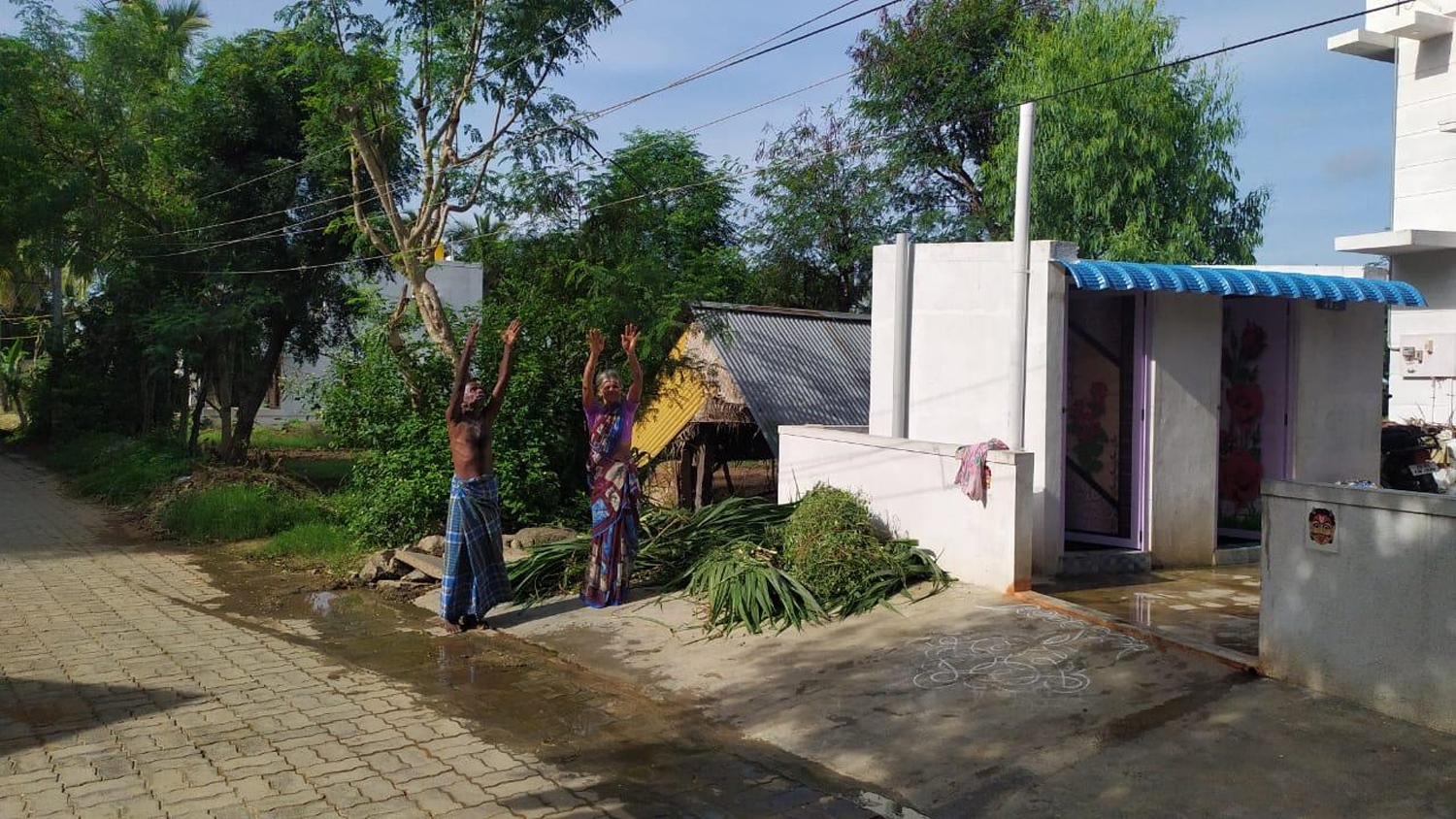 தாழ்வாக இருக்கும் மின்கம்பிகள்