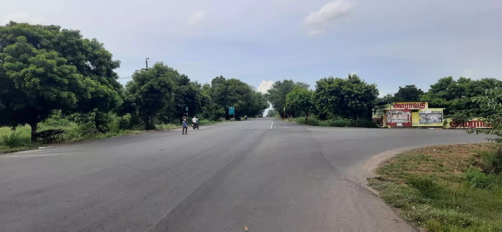 மின்விளக்கு வசதி தேவை