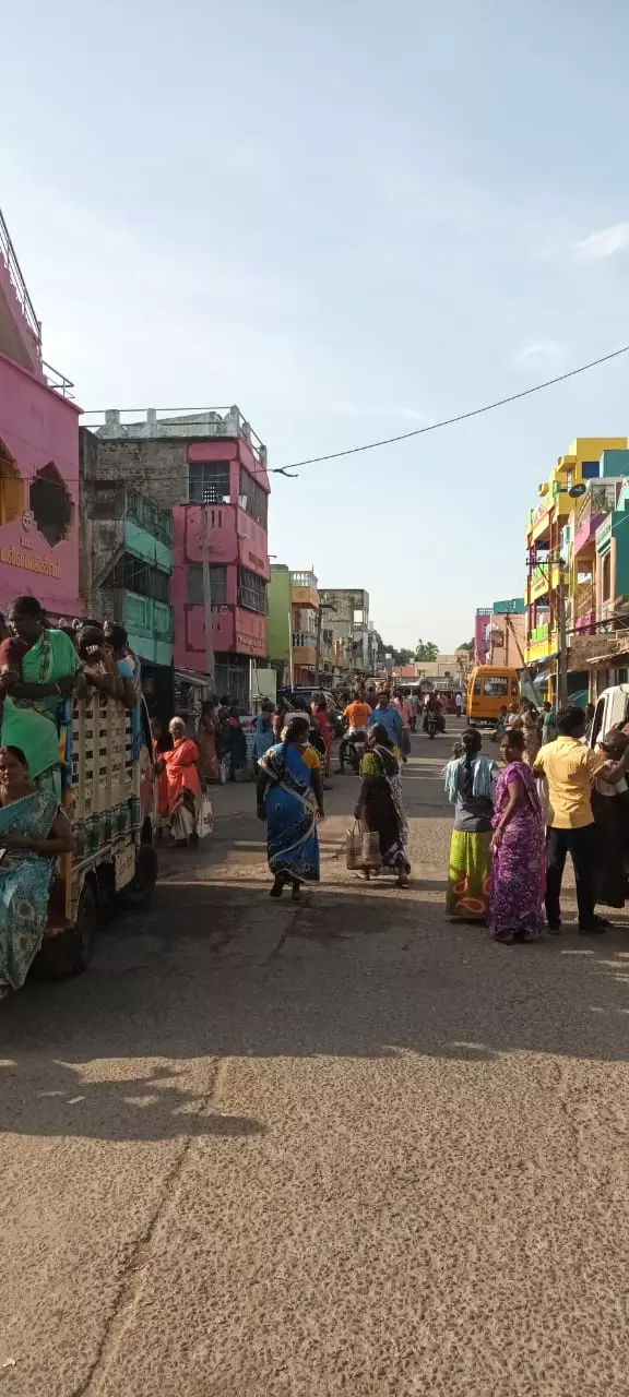 ஆக்கிரமிப்புகளை அகற்ற வேண்டும்