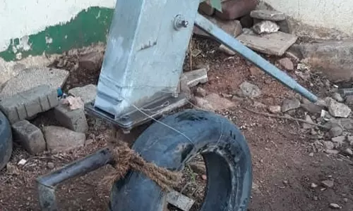 பழுதான அடிபம்பு