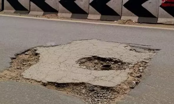 உடைந்த சிமெண்டு தளம் சரி செய்யப்பட்டது