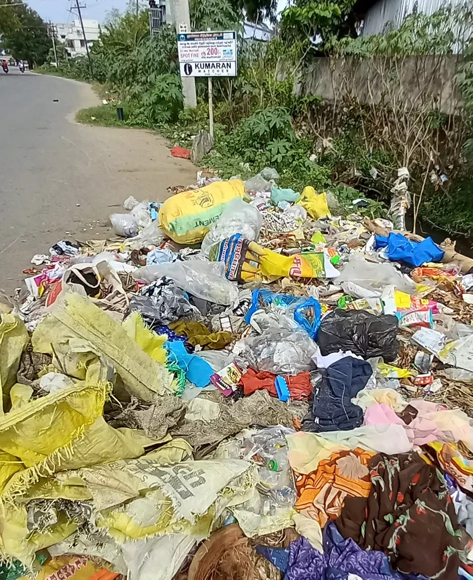 குவிந்து கிடக்கும் குப்பைகள் குவிந்து கிடக்கும் குப்பைகள்