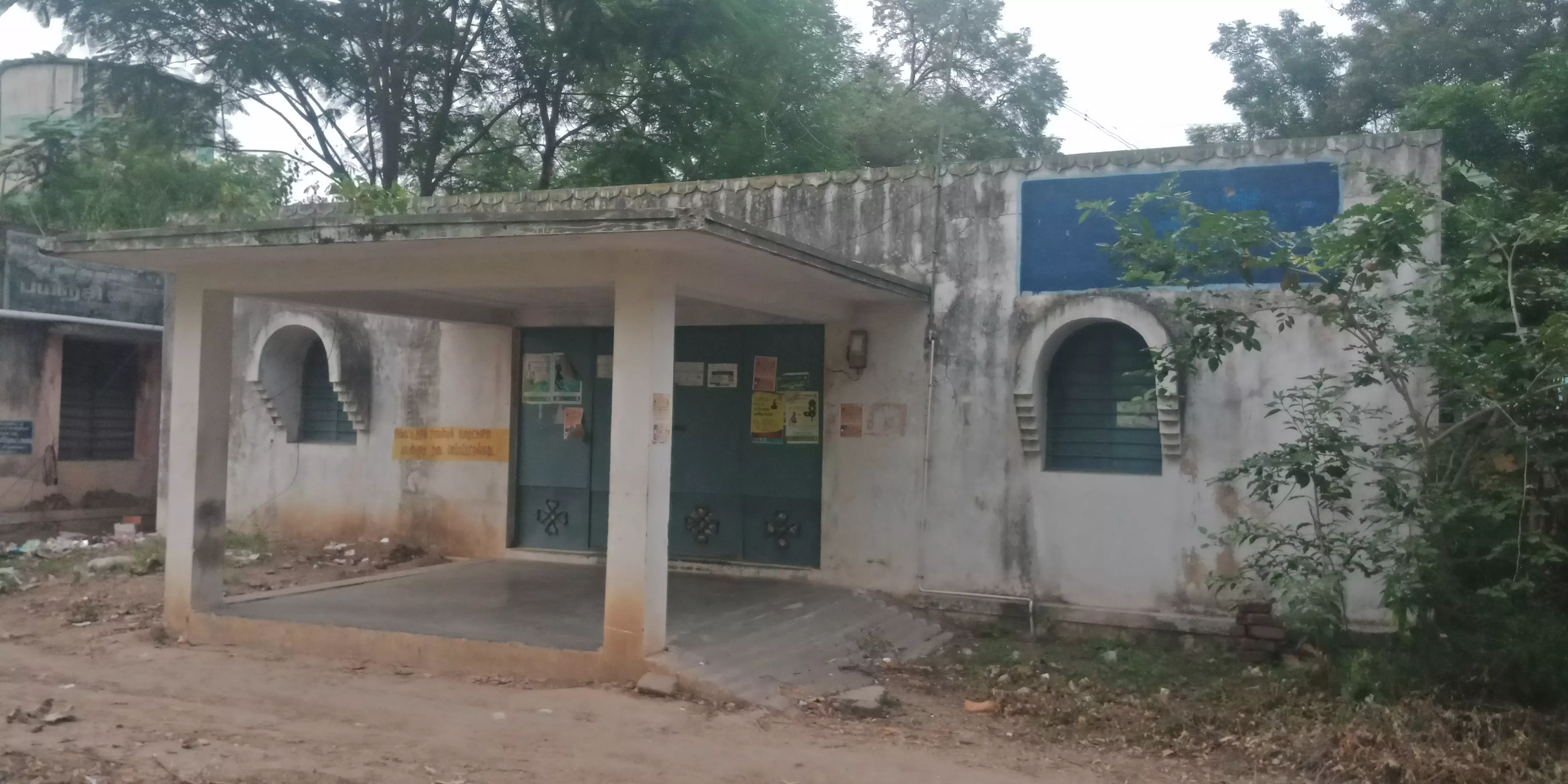 பாழடைந்த கட்டிடம்