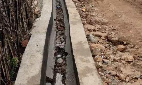 சாலை பணியை விரைந்து முடிக்க வேண்டும்