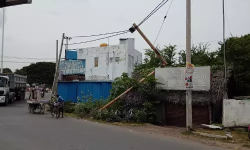 பழுதடைந்த சிக்னல் விளக்குகள் பழுதடைந்த சிக்னல் விளக்குகள்