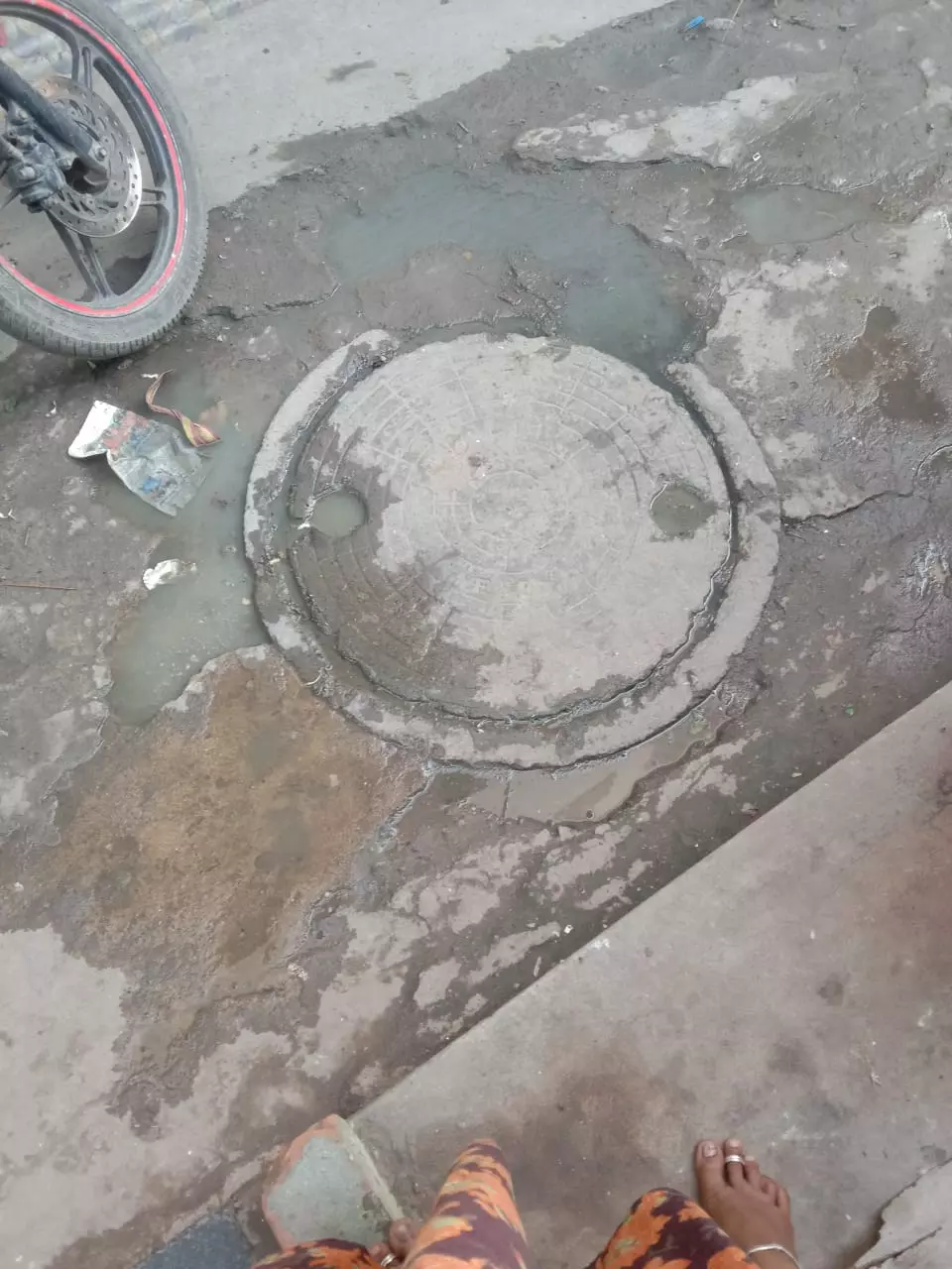 கால்வாயில் அடைப்பு