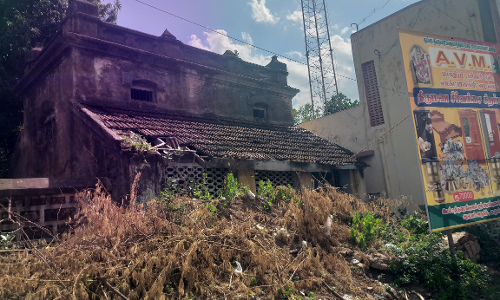 ஆபத்தை ஏற்படுத்தும் கட்டிடம் ஆபத்தை ஏற்படுத்தும் கட்டிடம்