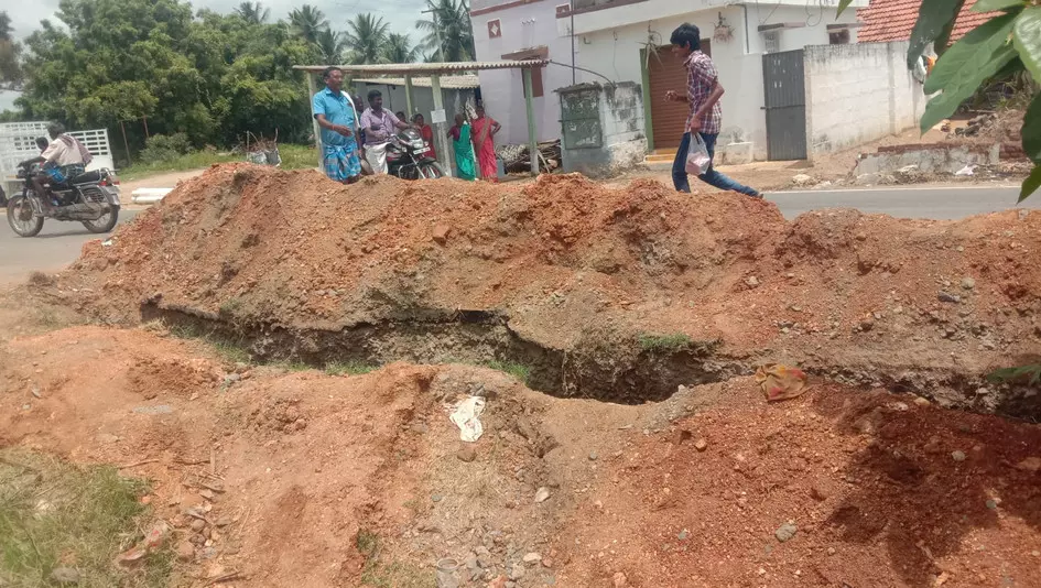 குழியை மூடவேண்டும் குழியை மூடவேண்டும்