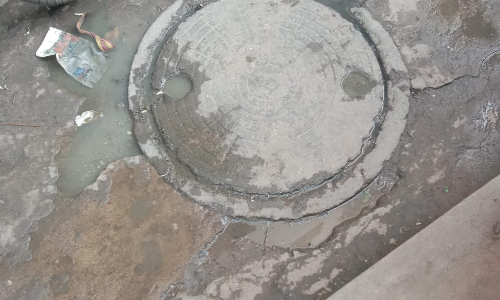 கால்வாயில் அடைப்பு கால்வாயில் அடைப்பு