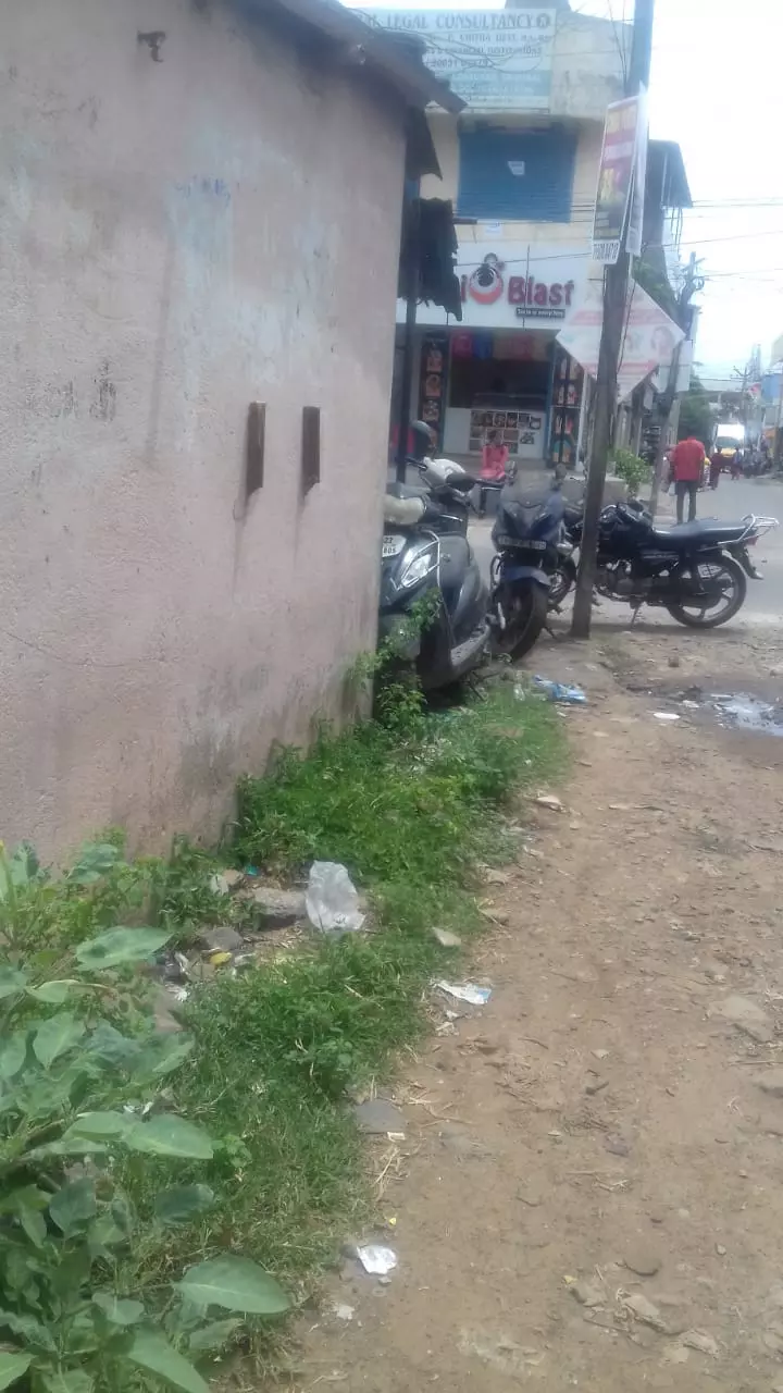 மின்கம்பத்தால் இடையூறு