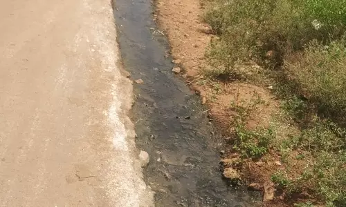 கழிவுநீர் வாய்க்கால் அமைக்க வேண்டும்