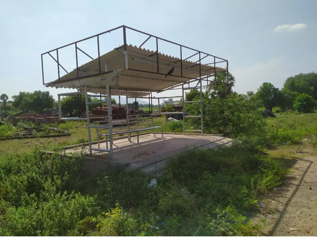 பயன் இல்லாத நிழற்கூடம்