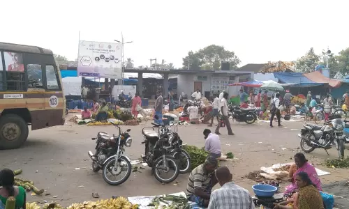 பஸ் நிலையத்தில் ஆக்கிரமிப்பு