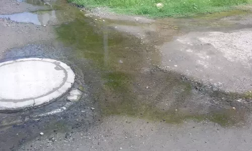 வெளியேறும் கழிவுநீர் வெளியேறும் கழிவுநீர்