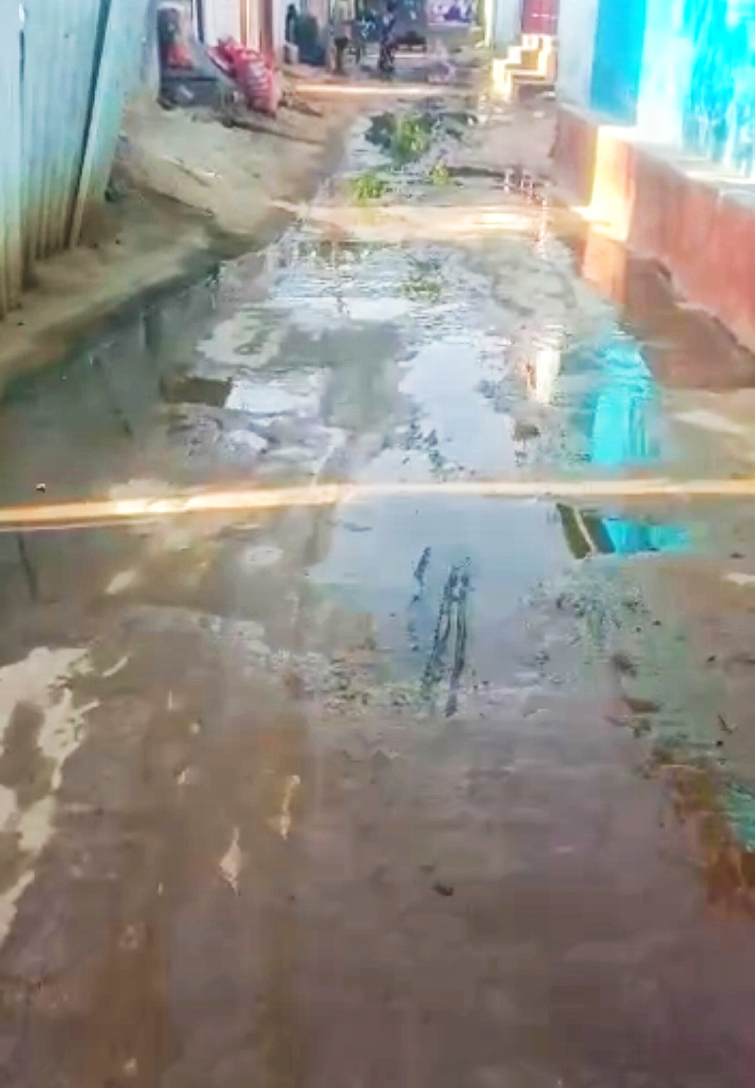 கால்வாய், சாலை வசதி தேவை