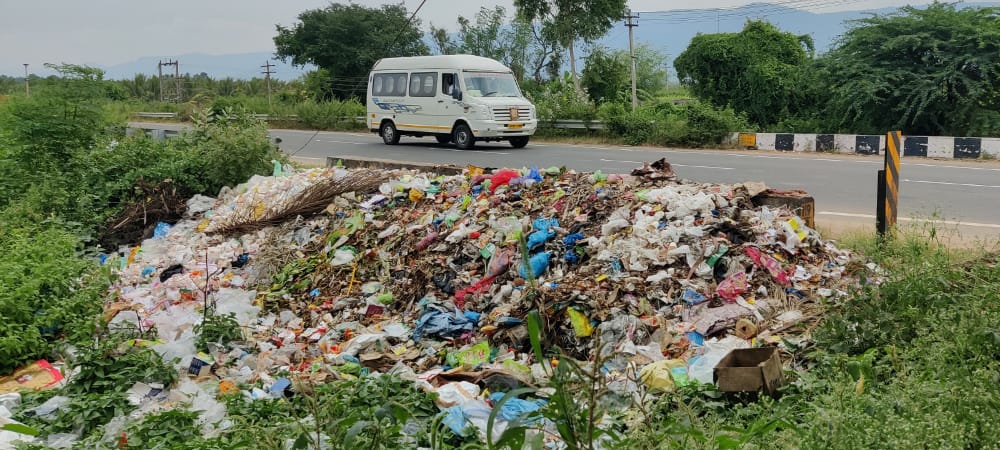குப்பைகளால் துர்நாற்றம் குப்பைகளால் துர்நாற்றம்
