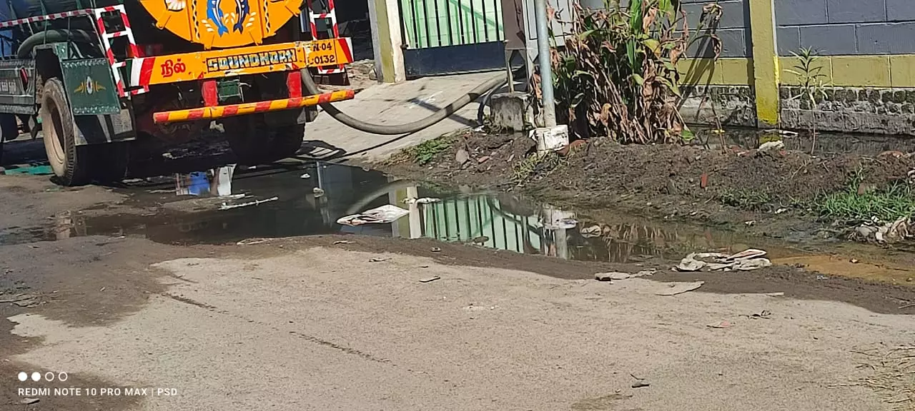 குடியிருப்புகளில் தேங்கும் கழிவுநீர் குடியிருப்புகளில் தேங்கும் கழிவுநீர்