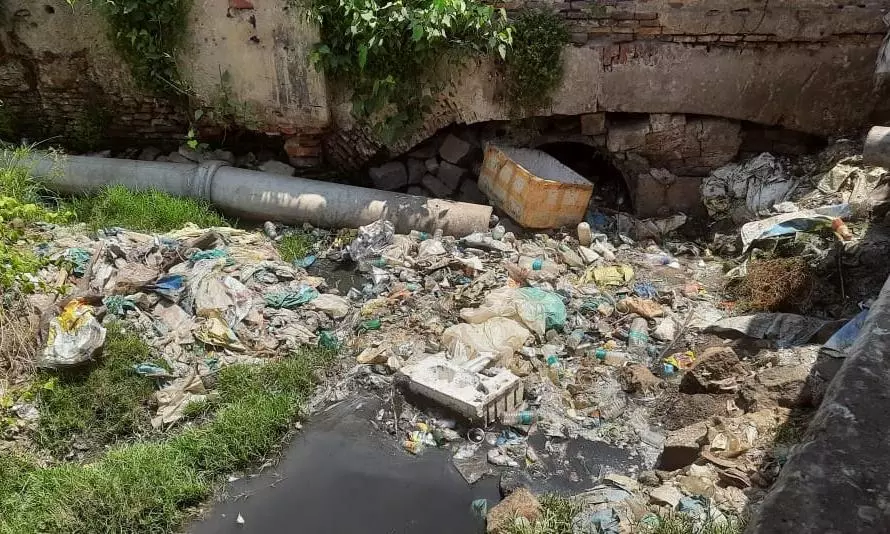 கழிவுநீர் தேங்குவதால் சுகாதார சீர்கேடு கழிவுநீர் தேங்குவதால் சுகாதார சீர்கேடு