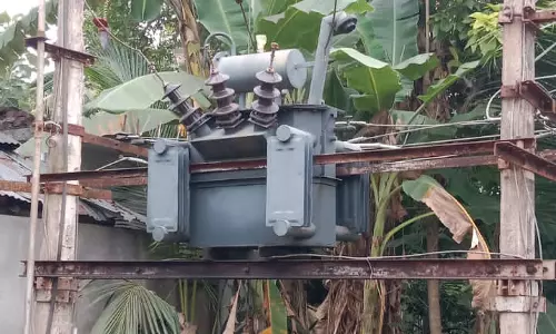 பழுதான மின்மாற்றி சீரமைக்கப்படுமா? பழுதான மின்மாற்றி சீரமைக்கப்படுமா?