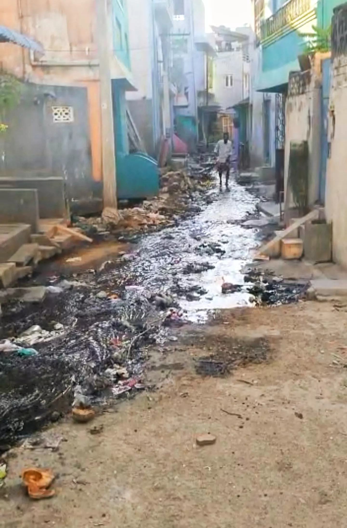 கழிவுநீர் கால்வாய் வசதி தேவை கழிவுநீர் கால்வாய் வசதி தேவை