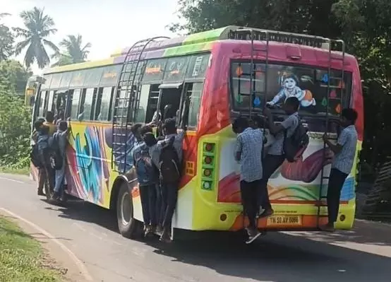 பஸ்சில் ஆபத்தான பயணம் பஸ்சில் ஆபத்தான பயணம்