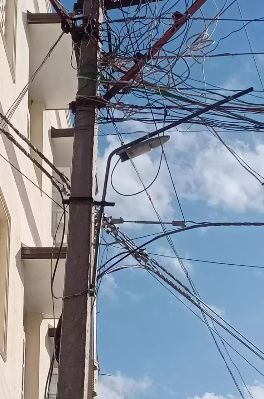 எரியாத மின்விளக்குகள்