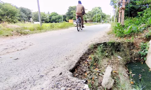 சாலை பள்ளம் சரி செய்யப்படுமா?