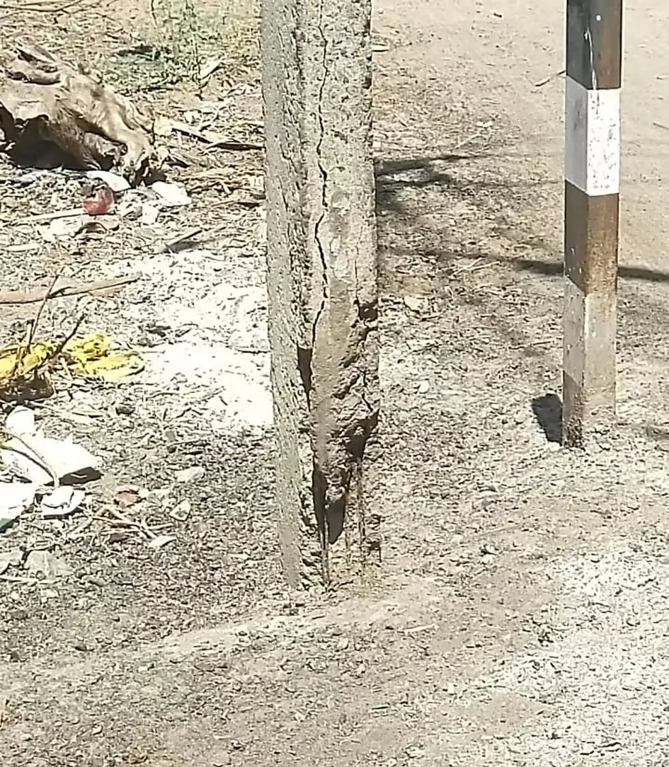 ஆபத்தான மின்கம்பங்கள்