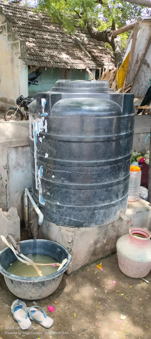 சேதமடைந்த குடிநீர் தொட்டி சேதமடைந்த குடிநீர் தொட்டி
